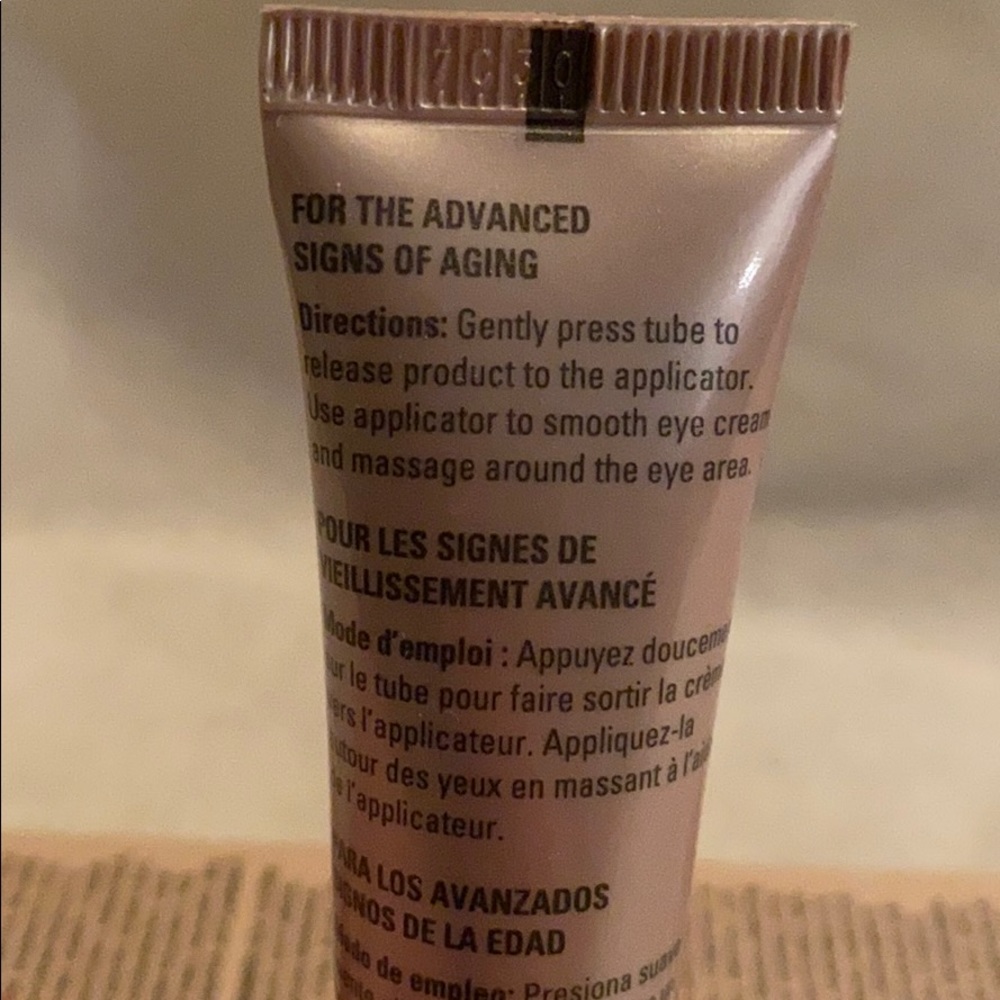 Mary Kay Repair Eye Renewal Cream - Picture 3 of 4